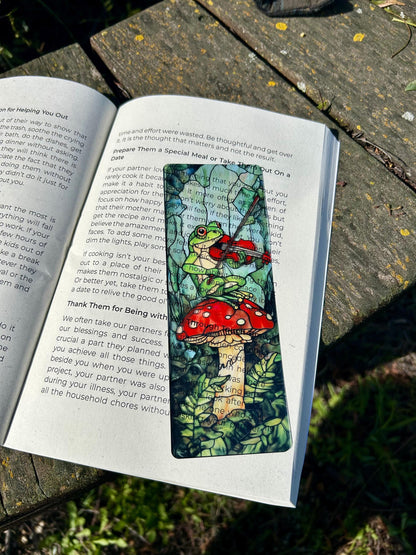 Whimsical Frog on Toadstool Figurine - Handcrafted Nature-Inspired Decor - Perfect for Garden, Home, or Gift - Cute Animal Figurine