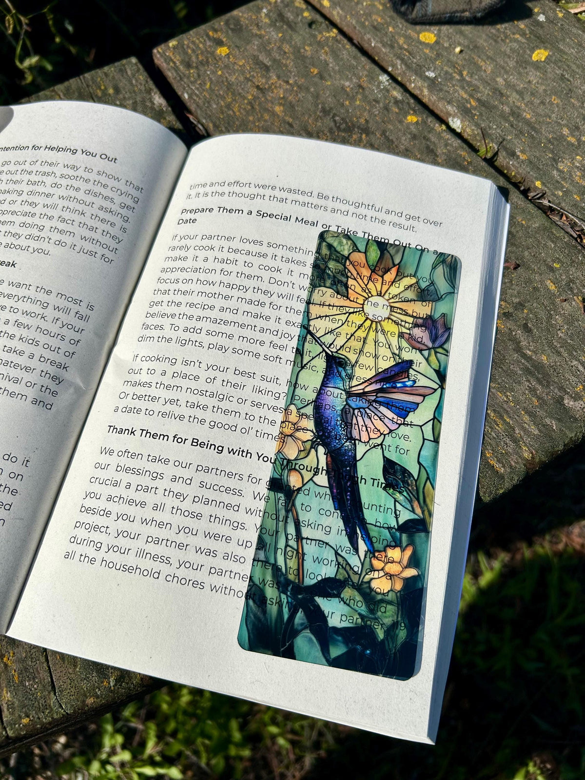 Hummingbird Bookmark - Elegant and Colorful Bird Design, Perfect for Bird Lovers, Readers, and Nature Enthusiasts, Gift for Bird Watchers