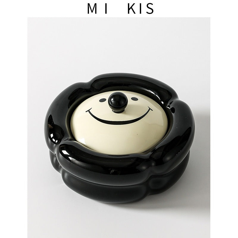 Light luxury and high-end feeling, home living room, anti fly ash with lid, office, high-end and atmospheric level, ceramic creative ashtray